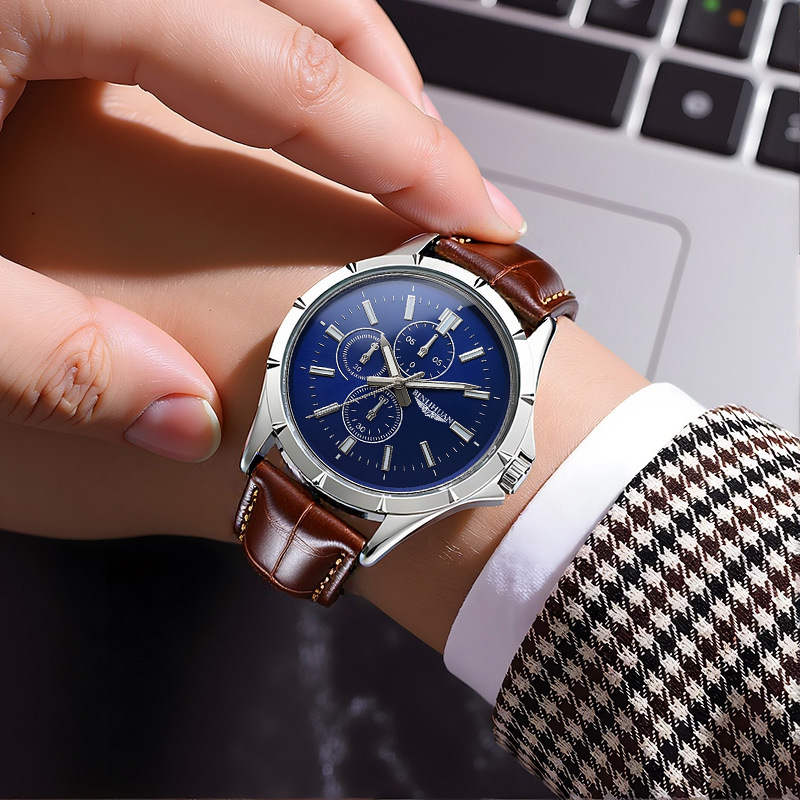 ساعة يد رجالية كرونوغراف كوارت - مراجعة Leather Watch Band Men وسعره