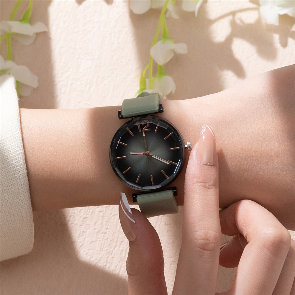 أزياء السيدات الرياضية بسيطة ا - مراجعة Silicone Band Women وسعره