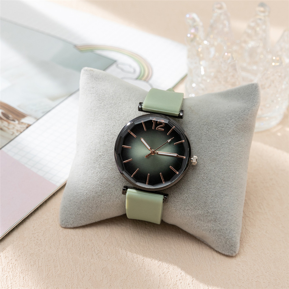 أزياء السيدات الرياضية بسيطة ا - مراجعة Silicone Band Women وسعره