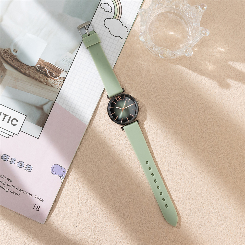 أزياء السيدات الرياضية بسيطة ا - مراجعة Silicone Band Women وسعره