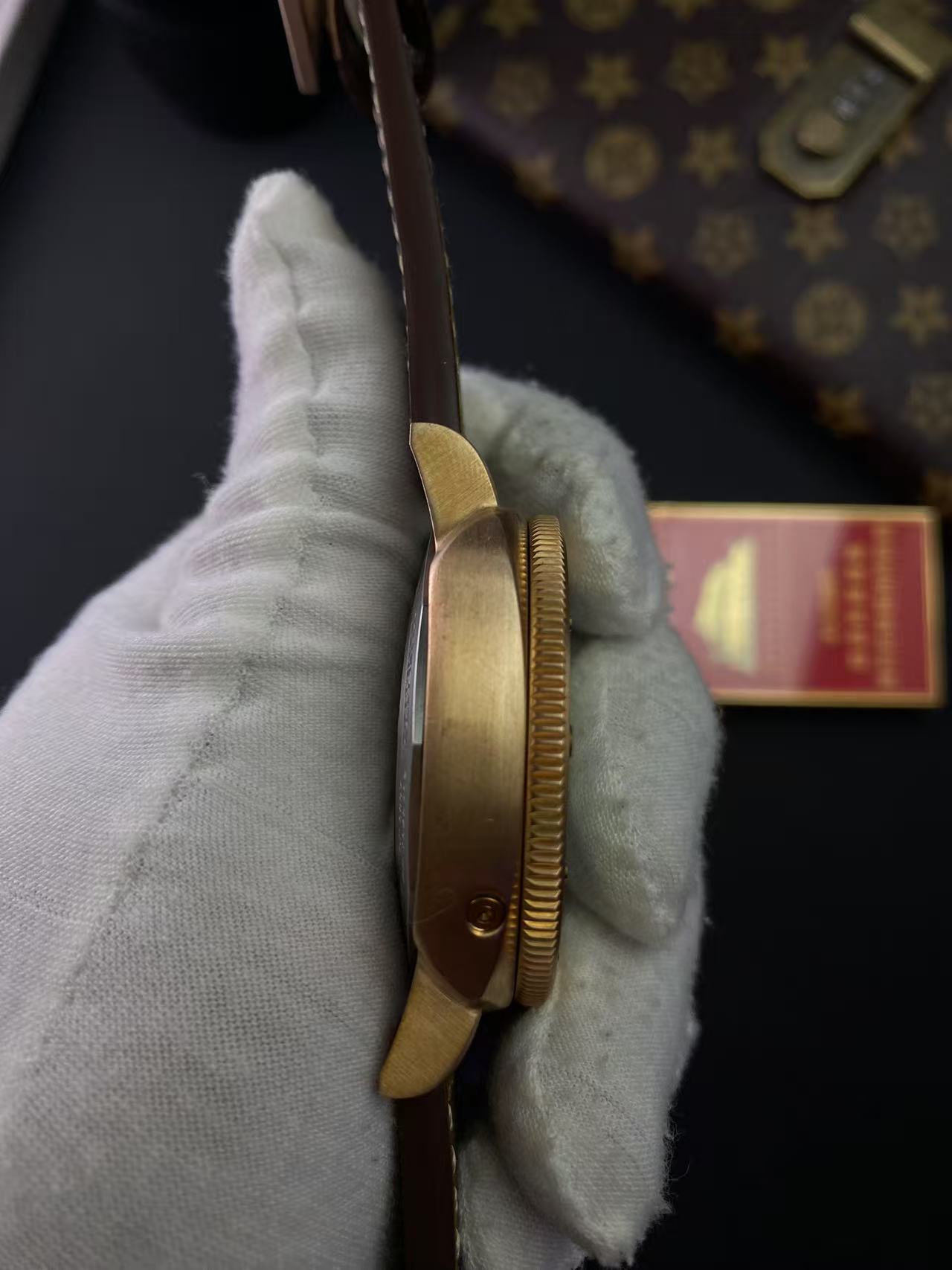 ساعة رجالية برونزية عتيقة بمين - مراجعة Tropic Strap Vintage وسعره